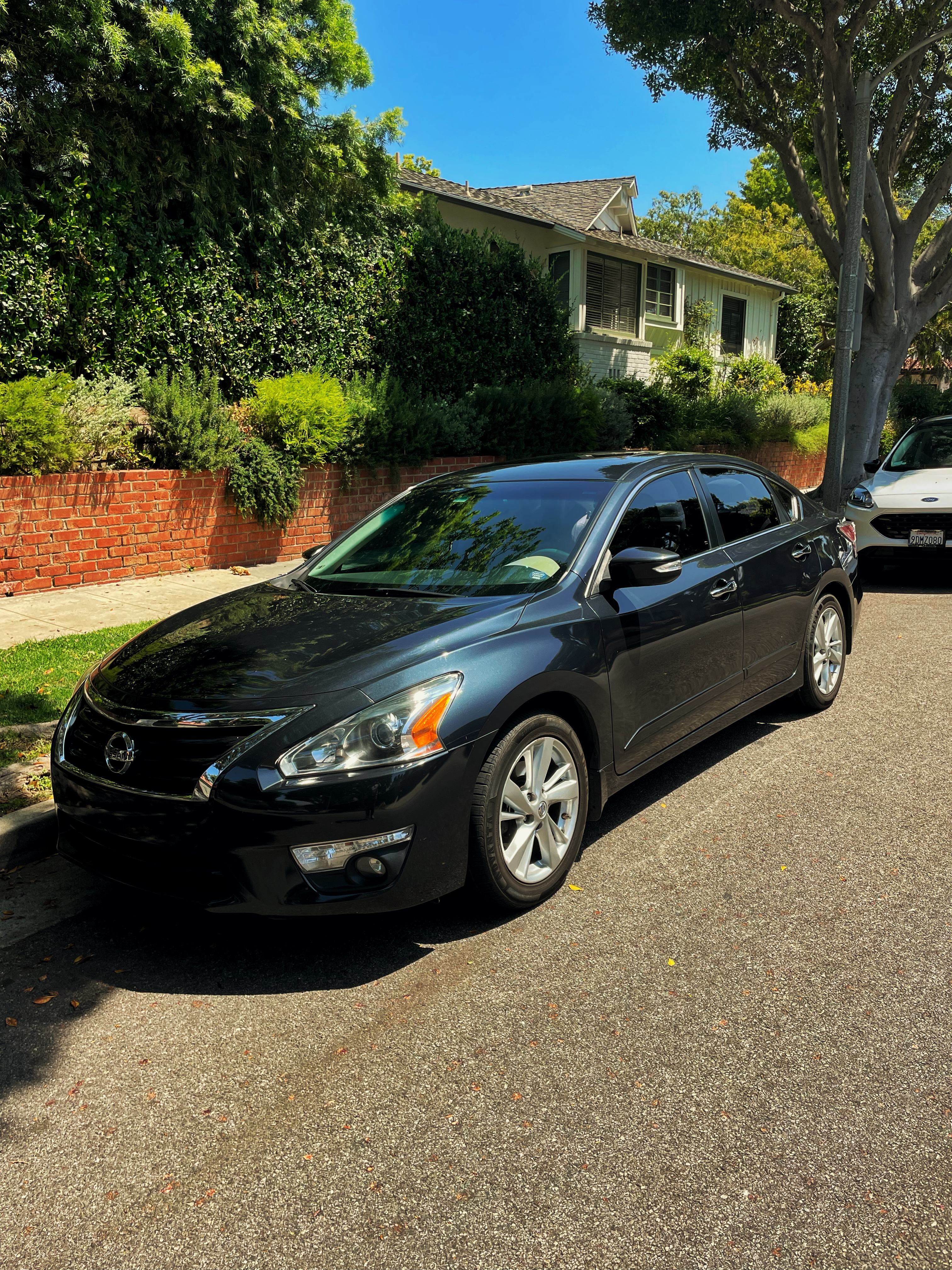 Used 2015 Nissan Altima 2.5 SL w/ Technology Package FWD image 2