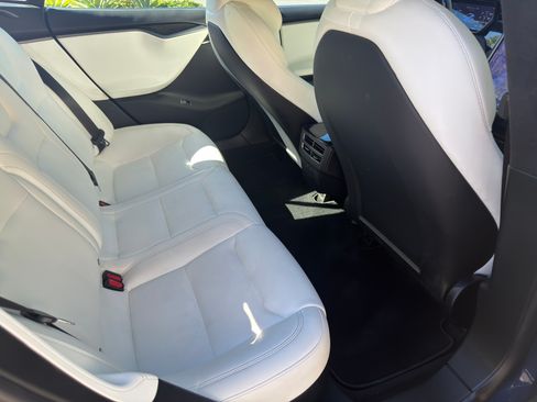 Used 2021 Tesla Model S Long Range Plus image 4