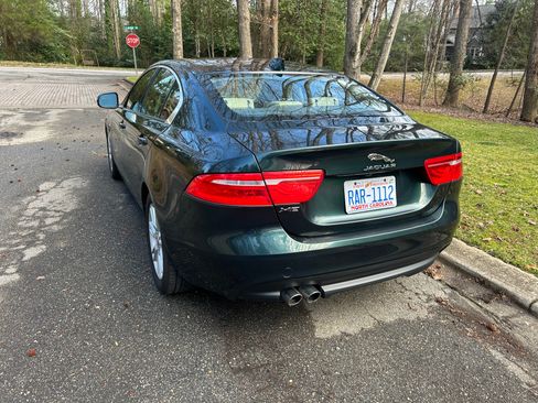 Used 2017 Jaguar XE Premium image 8