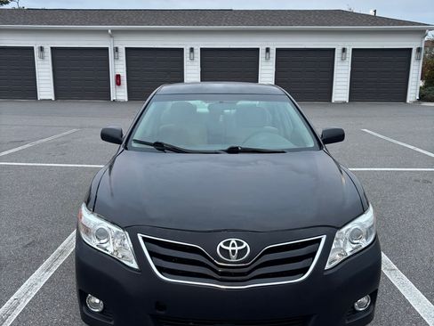 Used 2011 Toyota Camry LE image 2