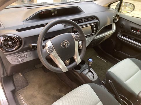 Used 2016 Toyota Prius C Three image 13