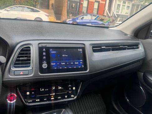 Used 2020 Honda HR-V EX image 11