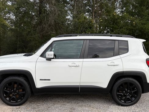 Used 2018 Jeep Renegade Altitude image 2