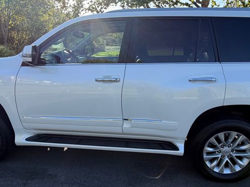 Used 2017 Lexus GX 460 Premium w/ Premium Package AWD/4WD image 10