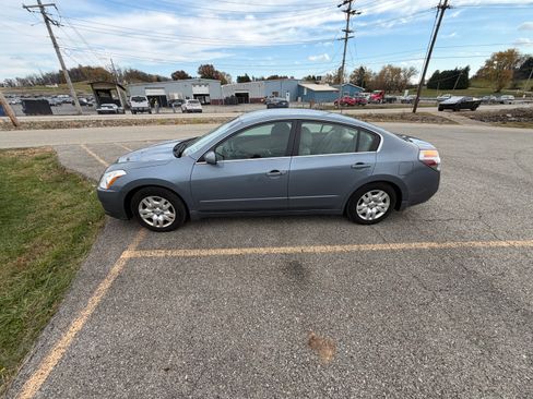 Used 2011 Nissan Altima 2.5 S image 2