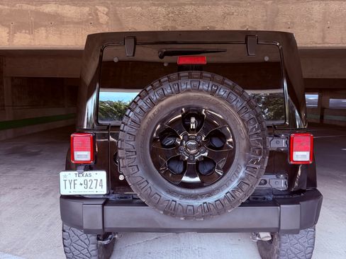 Used 2015 Jeep Wrangler Unlimited Sahara w/ Connectivity Group AWD/4WD image 5