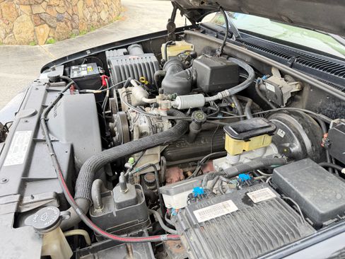 Used 1999 GMC Suburban 4WD w/ Marketing Opt Pkg 3 image 13