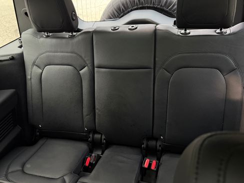 Used 2023 Land Rover Defender 130 X-Dynamic SE image 21