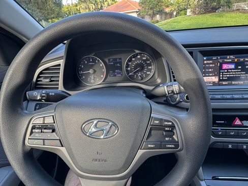 Used 2017 Hyundai Elantra SE FWD image 19