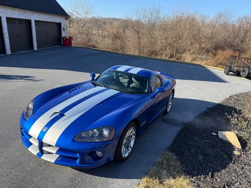 Used 2006 Dodge Viper SRT-10 image 2