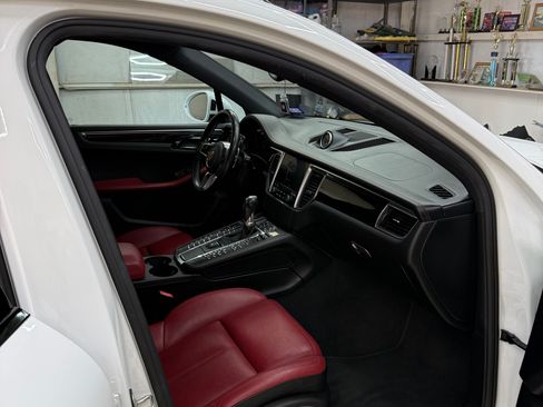 Used 2018 Porsche Macan GTS image 4