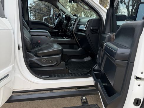 Used 2018 Ford F250 Lariat w/ Lariat Ultimate Package image 9