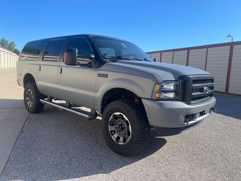 Used 2004 Ford Excursion Limited AWD/4WD image 8