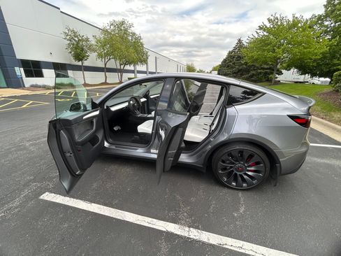 Used 2024 Tesla Model Y Performance AWD/4WD image 6