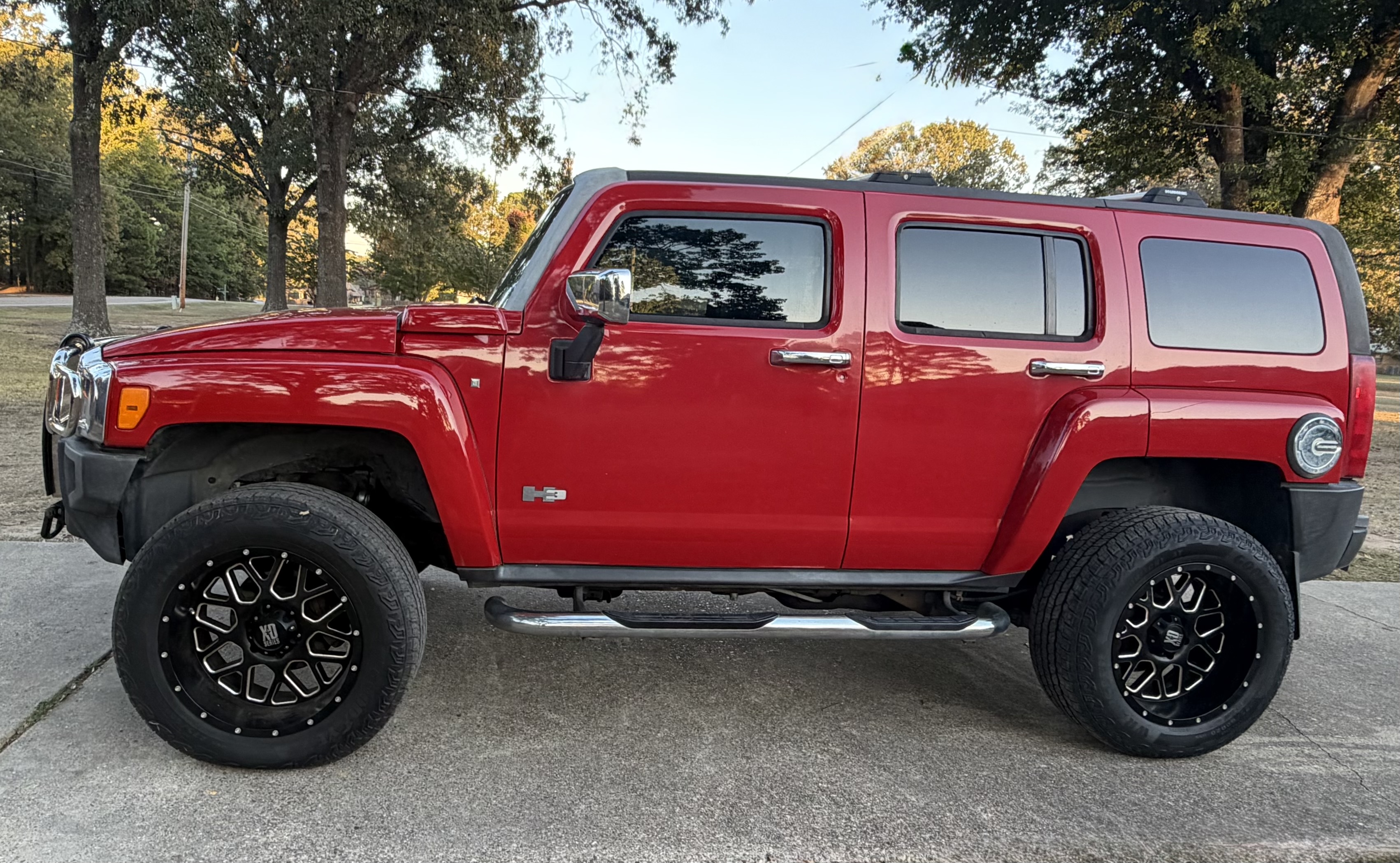Used 2006 HUMMER H3 w/ Chrome Appearance Package AWD/4WD image 1