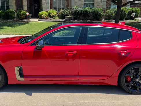 Used 2018 Kia Stinger GT1 RWD image 2