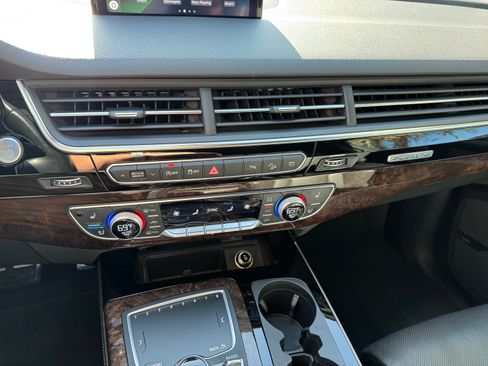 Used 2018 Audi Q7 3.0T Prestige image 2