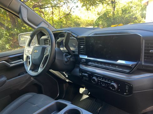 Used 2025 Chevrolet Silverado 1500 LT image 30