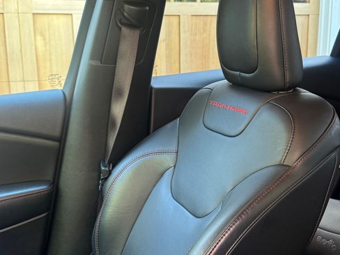 Used 2016 Jeep Cherokee Trailhawk w/ Comfort/Convenience Group AWD/4WD image 24