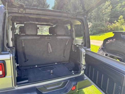 Used 2021 Jeep Wrangler Rubicon AWD/4WD image 12