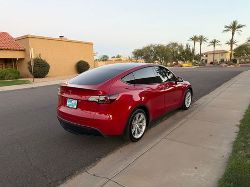 Used 2022 Tesla Model Y Performance image 6