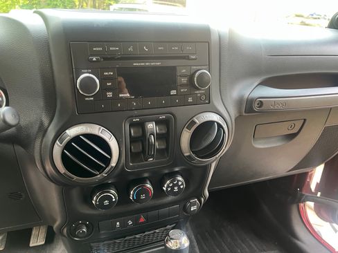Used 2012 Jeep Wrangler Unlimited Sport AWD/4WD image 14