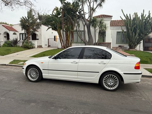 Used 2003 BMW 330xi Sedan image 2