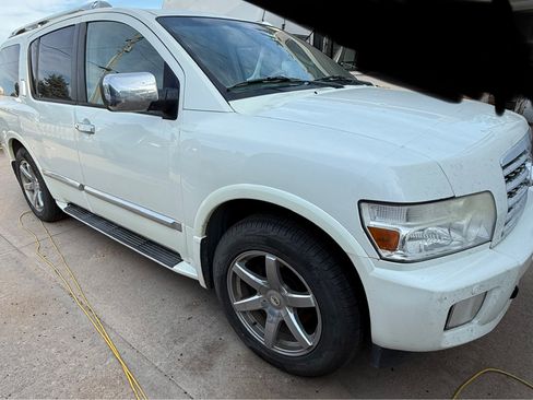 Used 2010 INFINITI QX56 4WD w/ Technology Pkg image 1