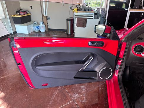 Used 2014 Volkswagen Beetle TDI FWD image 10