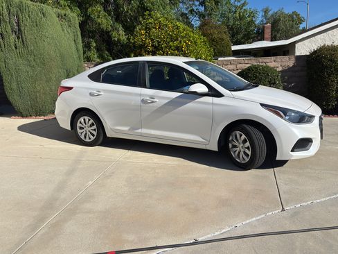 Used 2019 Hyundai Accent SE image 1