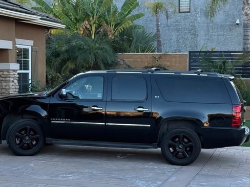 Used 2013 Chevrolet Suburban LTZ image 1