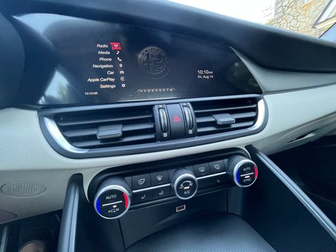 Used 2019 Alfa Romeo Giulia Ti Sport w/ Quick Order Package 22S Sport AWD/4WD image 18