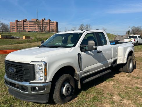 Used 2024 Ford F350 XL w/ Snow Plow Prep Package image 2