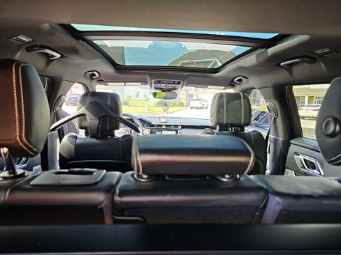 Used 2018 Land Rover Range Rover Velar R-Dynamic SE image 11