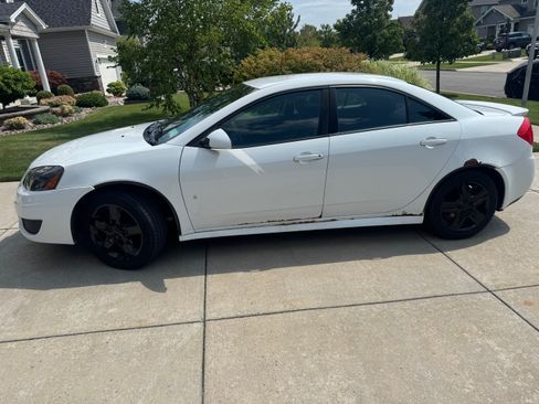Used 2009 Pontiac G6 Sedan w/ Sport Package 1 FWD image 4