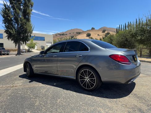 Used 2019 Mercedes-Benz C 300 Sedan image 4