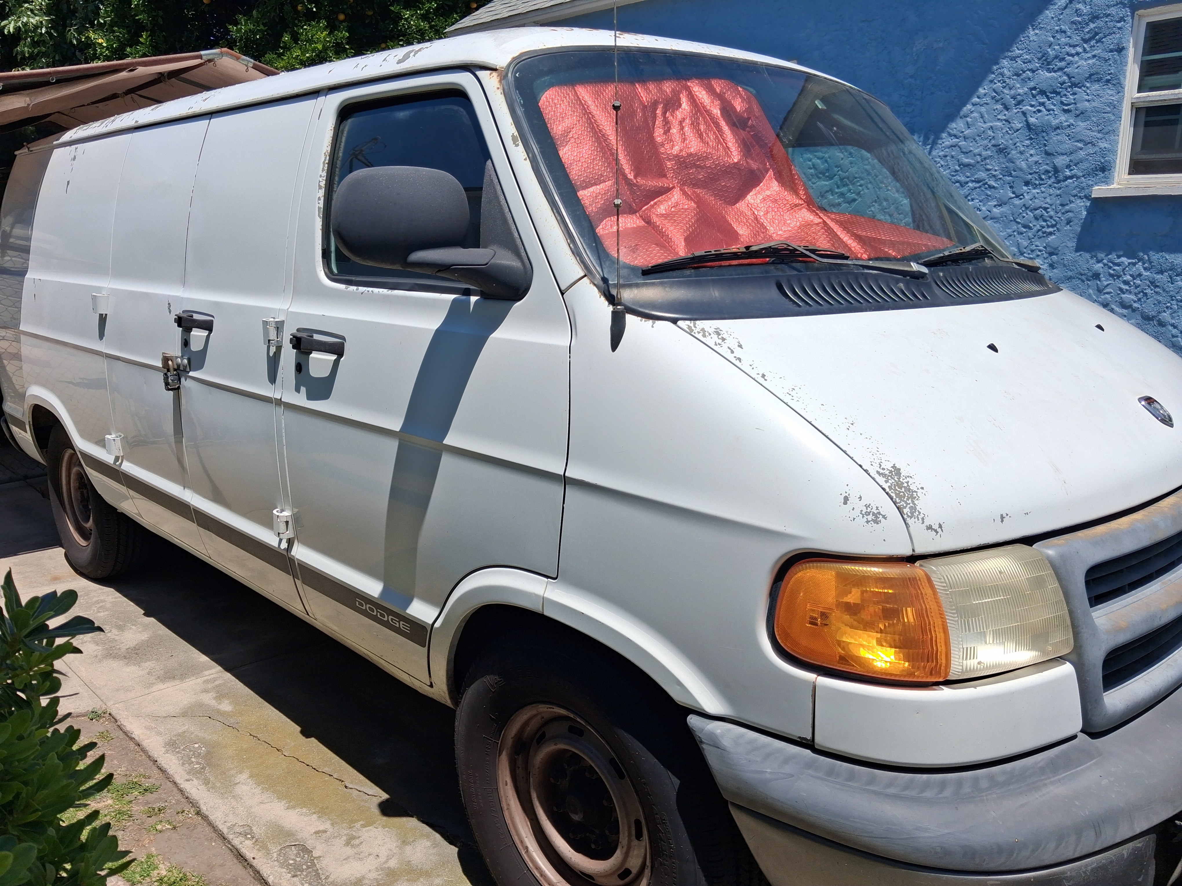 Used 2000 Dodge B2500 RWD image 1