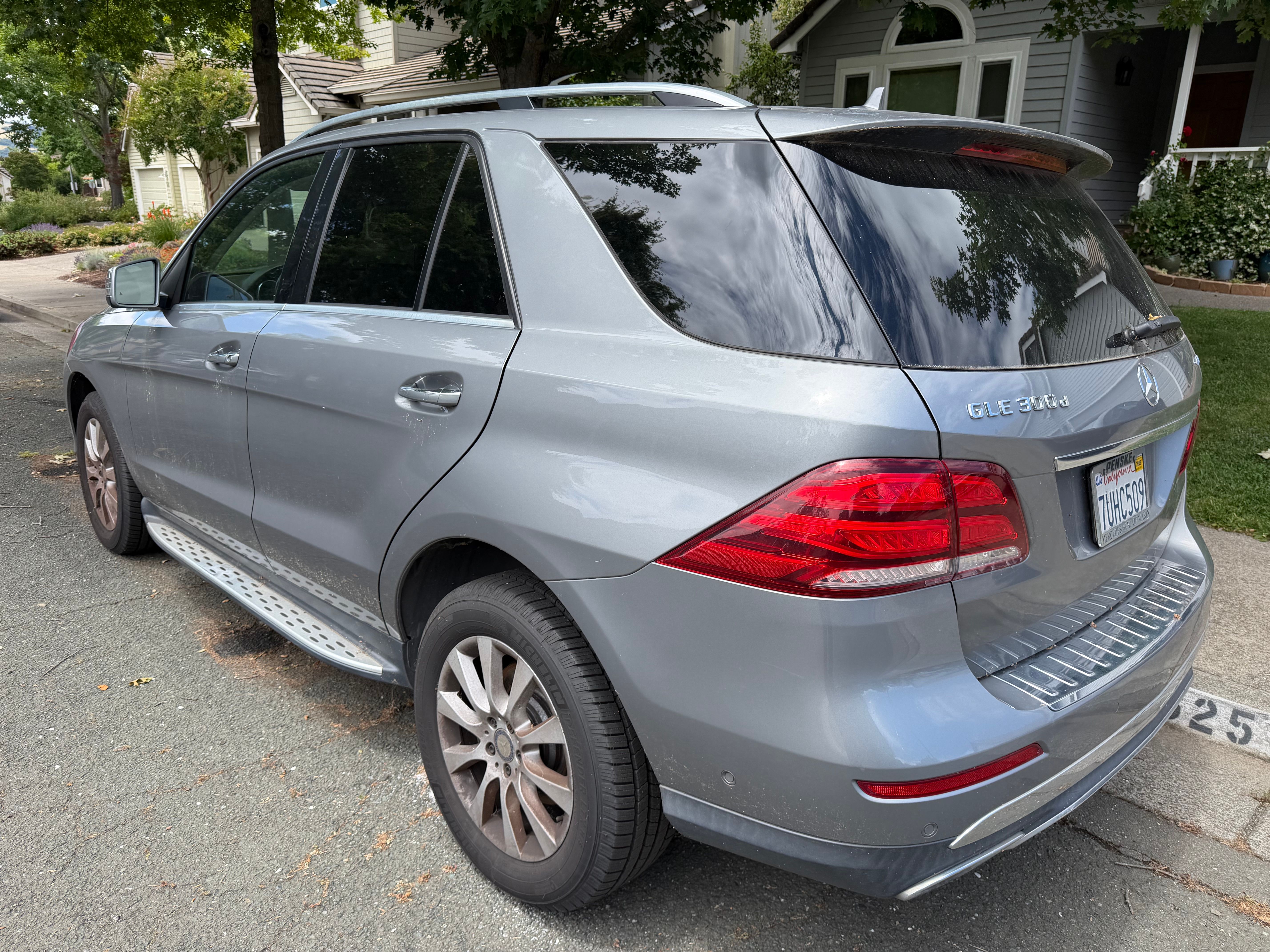 Used 2016 Mercedes-Benz GLE 300d 4MATIC image 1