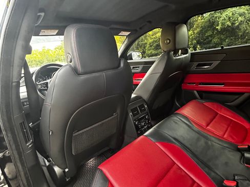 Used 2016 Jaguar XF R-Sport image 9