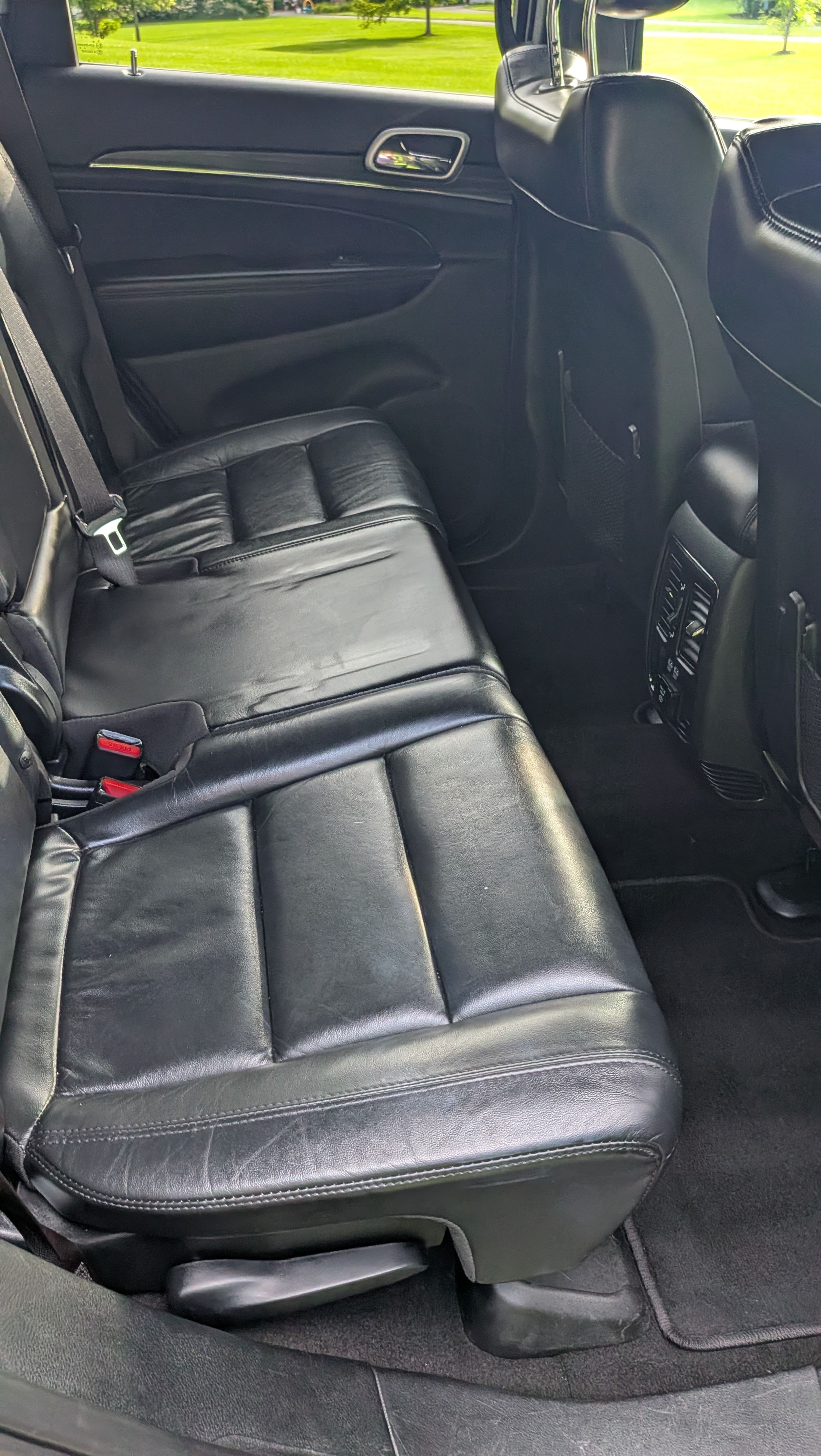Used 2019 Jeep Grand Cherokee Limited AWD/4WD image 17