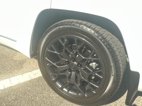 Used 2024 Jeep Grand Cherokee Summit image 17