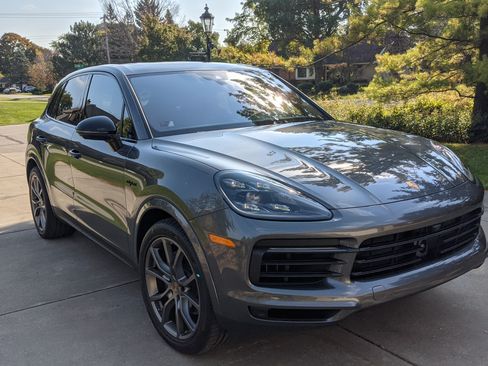 Used 2020 Porsche Cayenne E-Hybrid image 4