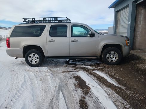 Used 2008 Chevrolet Suburban LT w/ LT Preferred Equipment Group image 2