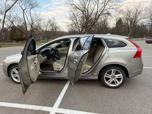 Used 2015 Volvo V60 T5 Premier Plus image 6