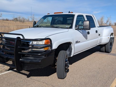 Used 2007 GMC Sierra 3500 SLT w/ Heavy-Duty Power Package image 4