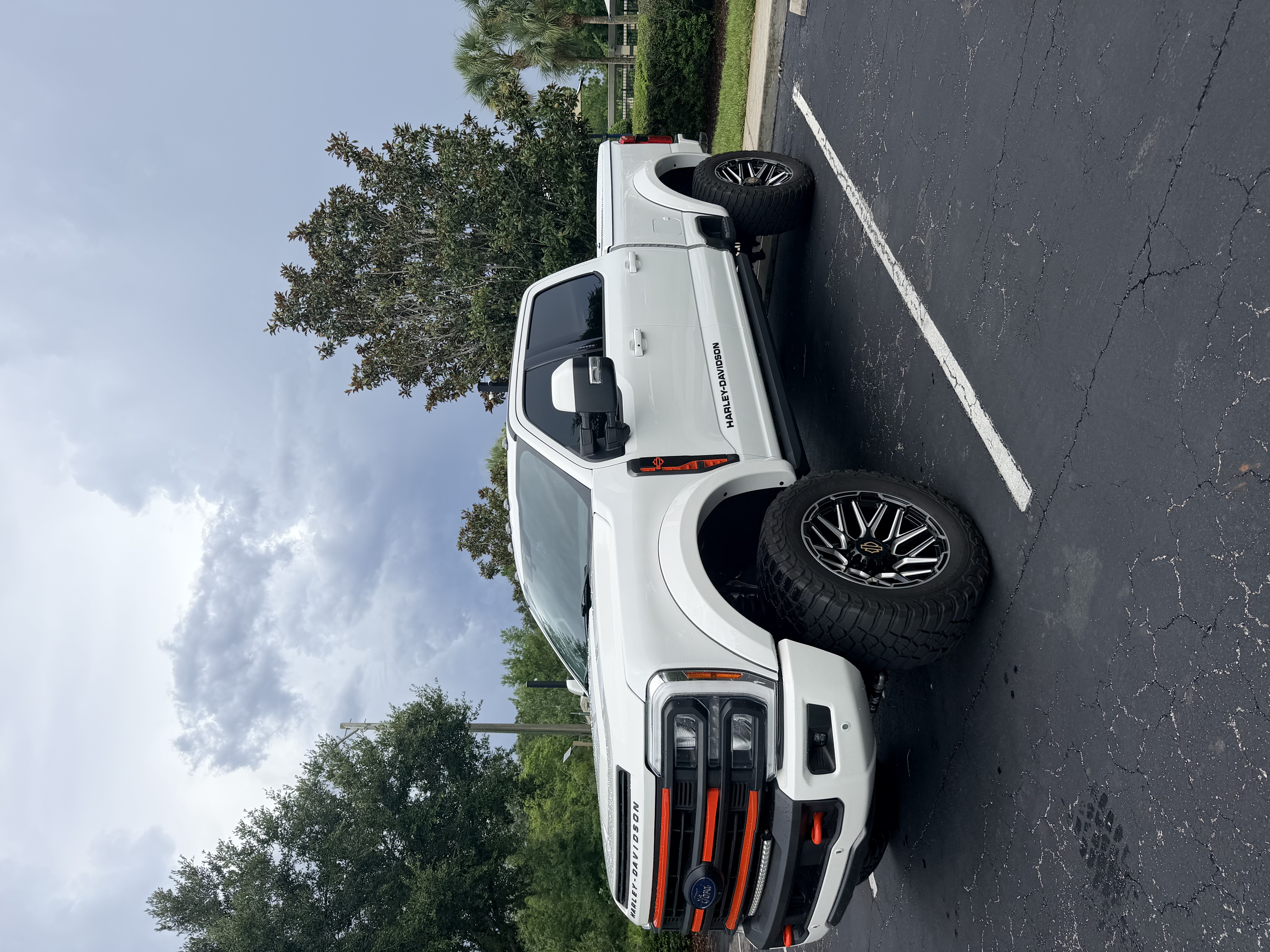 Used 2023 Ford F250 Lariat w/ Lariat Ultimate Package AWD/4WD image 1
