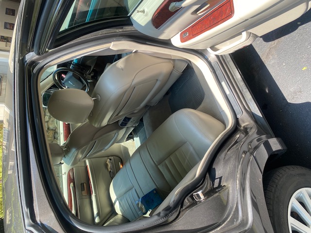 Used 2005 Lincoln Town Car Signature RWD image 9