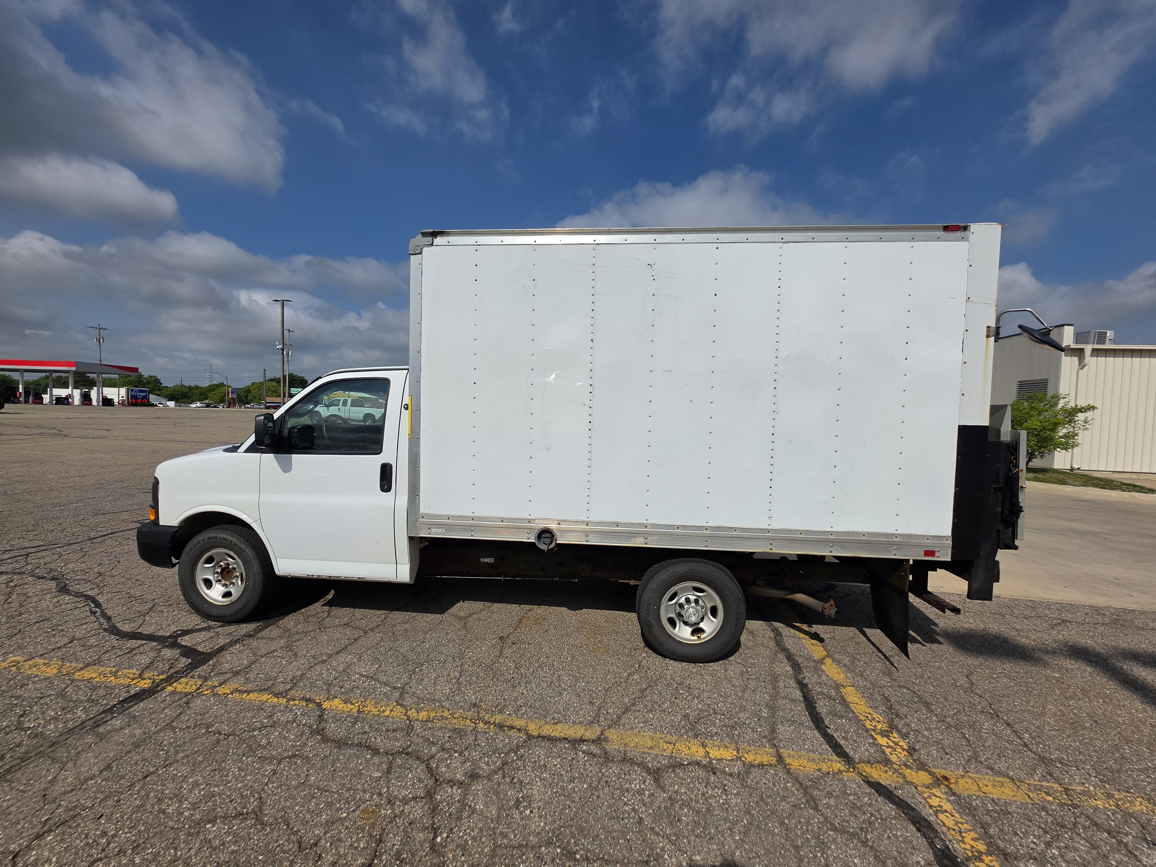 Used 2016 Chevrolet Express 3500 RWD image 1