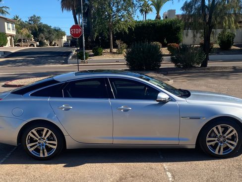 Used 2012 Jaguar XJ image 2