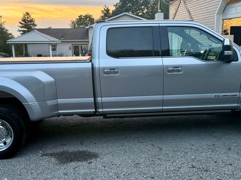 Used 2021 Ford F450 Platinum w/ FX4 Off-Road Package AWD/4WD image 4